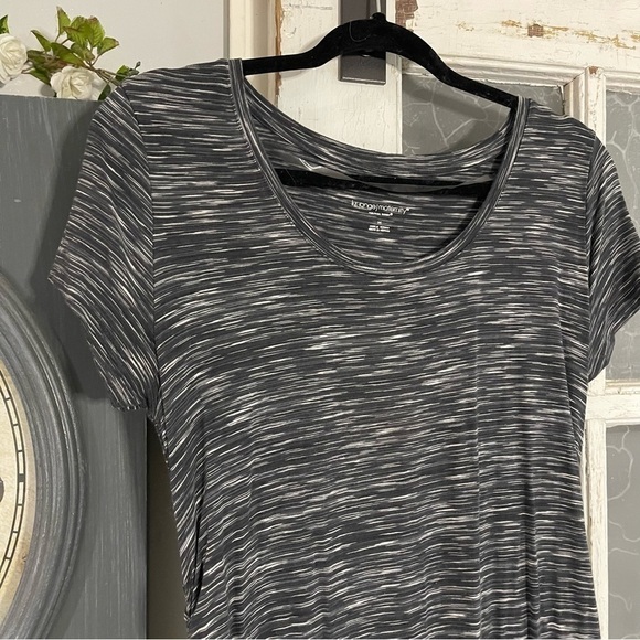 Liz Lange Maternity Side Ruched Dress- Size M - Picture 2 of 6